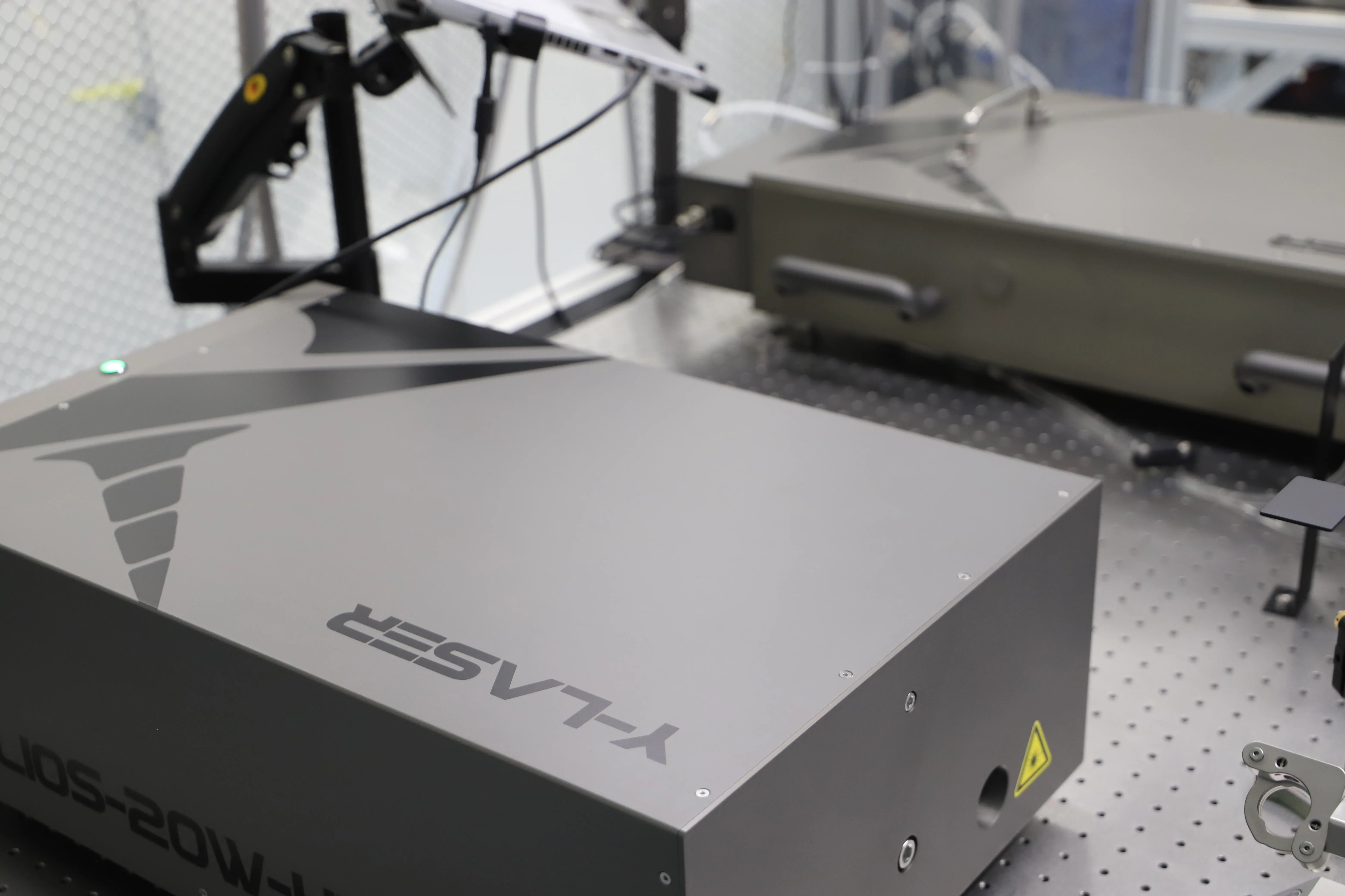 Y-LASER Ultrafast Laser System - High precision femtosecond laser on optical table